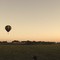 Globo volando al atardecer