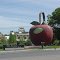 Villa Regina - Río Negro - Monumental escultura de una manzana - ecm