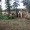 Casa en ruinas con arcos