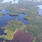 Taïga, pays ondulé, moutonné par l'action glaciaire, lacs, îles, marécages, tourbières, forêt subarctique