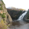 Chute et falaise au Parc des Chutes
