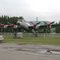 Un bombardero Lancaster junto a la carretera Transcanadiense a la entrada a la Provincia de Québec