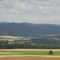 Industriegebiet Pfieffewiesen, Brücke ICE Strecke und gaaaanz im Hintergrund der Hohe Meißner