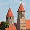 Färberturm (links) und Evangelische Stadtpfarrkirche "St. Maria" (rechts) in Gunzenhausen