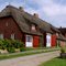 Ein reetgedecktes Friesenhaus in Alkersum auf Föhr.