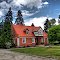 Zabytkowy budynek na terenie Novel House w Kamińsku