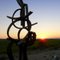 France, sculpture de Jean-Pierre Rives dans le coucher de soleil sur le massif de la  Clape