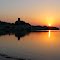 France, coucher de soleil sur le lac marin et le Vieux Gruissan