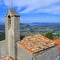 Le Beausset-vieux et son clocher.