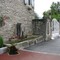 Portail et fontaine.