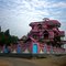 Widoki z indyjskiej wsi - dziwny, różowy dom / Views from the Indian village - weird, pink house