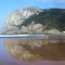 SE ACABÓ.          Playa de Laga con bajamar. Reflejo de Peña Ogoño. Bizkaia.