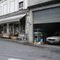 Chez l'épicier , et sa bâchée prête à surgir ...