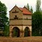 LISLE SUR TARN - Pigeonnier sur arcades au village.