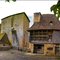 URVAL [24] - Four banal avec pigeonnier et église Notre-Dame de la Nativité datant du XIIème siècle. (mai 2008)