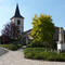Église et monument aux morts place de la mairie