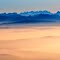Vue brumeuse sur les Alpes