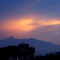 atardecer nublado, el nevado al fondo