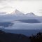 Vista desde Villa Ekaterina al volcán Yates.-