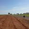 A direita o canteiro de Obras da FNS na Rodovia SP-463 e a esquerda a usina de álcool da Bunge, nas proximidades de Ouroeste, São Paulo, Brasil.