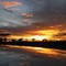 Pôr-do-sol (reflexo no carro), entre Icém e Nova Granada, SP, Brasil.