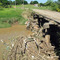 Rio - Sujeira e terra trazidas pela correnteza se juntam na ponte - junho/2008