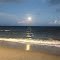 Lua na Praia Ponta de Coqueiro, Paraíba, Brasil