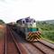 LOCOMOTIVA GM SD 40 Nº 405 DA EFC, UMA DAS PRIMEIRAS LOCOMOTIVAS DA FERROVIA, COM A NOVA PINTURA DA VALE, COMANDANDO UM CARGUEIRO COM DESTINO A CARAJÁS. AQUI NA LOCAÇÃO 34.
