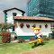 jardines y arreglos de navidad en estación del tren en usaquén-bogotá