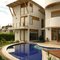 Casa construida con guadua por Zuarq arquitectos en Carmen de Apicala Colombia