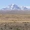 Vista da região agrícola junto a Rodovia La Paz/Huarina a caminho de Copacabana, no fundo o maciço da Cordilheira Real (Cordilheira dos Andes) - Bolivia