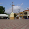 Ao lado da igreja