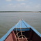 Proa da canoa apontando para a ilha de Sumaúma