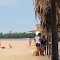 Barracas na praia Sumaúma
