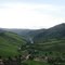 Vista Panorâmica do Córrego da Agua Limpa, município de Chalé, vendo-se o povoado de igual nome em primeiro plano.