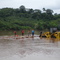 Sacando Trozas de madera del Rio Aguaytia, Curimana
