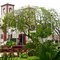 Jardines en la Plaza Bolívar de Guasipati al fondo Iglesia de Nuestra Señora del Rosario