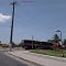 Passagem de nível entre a R. Beira Linha e a Av. Hildebrando de Araújo Gois, sobre o ramal ferroviária Vila Inhomirim ou Raiz da Serra (Magé) e Saracuruna (Duque de Caxias)