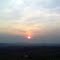 Nuvens baixas e fumaça das queimadas deixam pôr-do-sol alaranjado em Doverlândia-GO