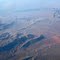 Mud Hills (hellrot, rechts am Bildrand), links vorne Tramp Ridge, Mitte Glowin Rocks (aerial view) 2011