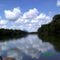 El Autana al fondo sobre el Rio Cuao